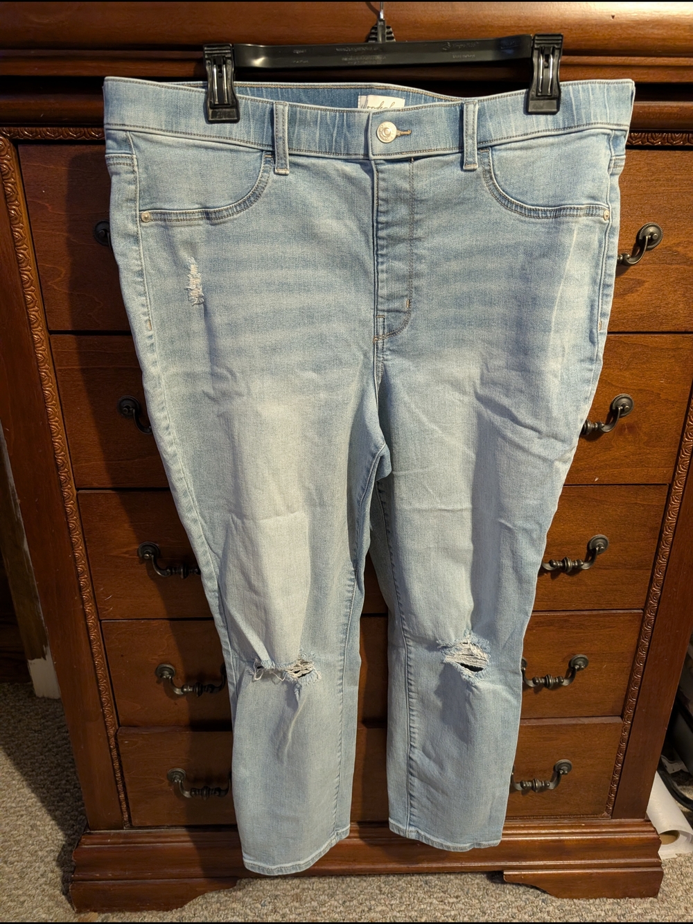 Wonderly Light Blue Distressed Ankle Jeans